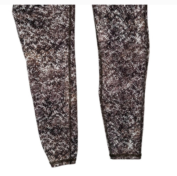 🆕Fabletics Define PowerHold High-Waist 7/8 Leggings Serpentine Print Size Small - Picture 6 of 14